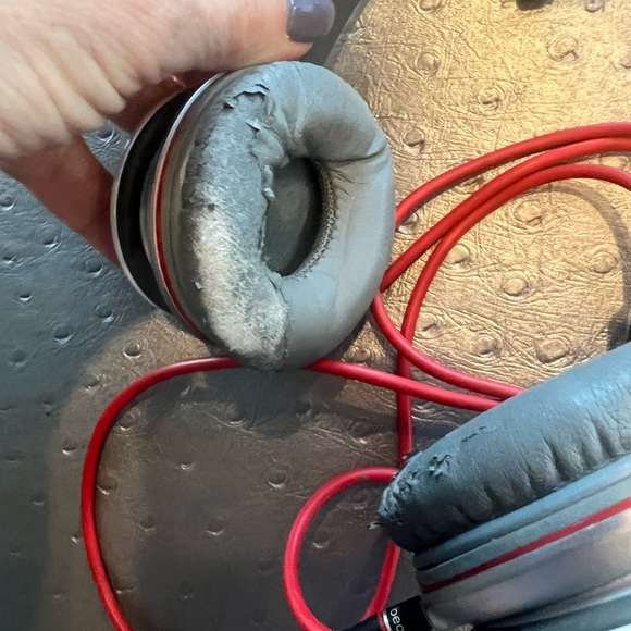 Beats brand headphones - Picture 5 of 7